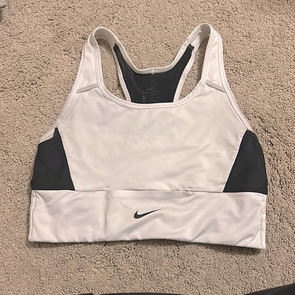 nike sports bra - Picture 2 of 3